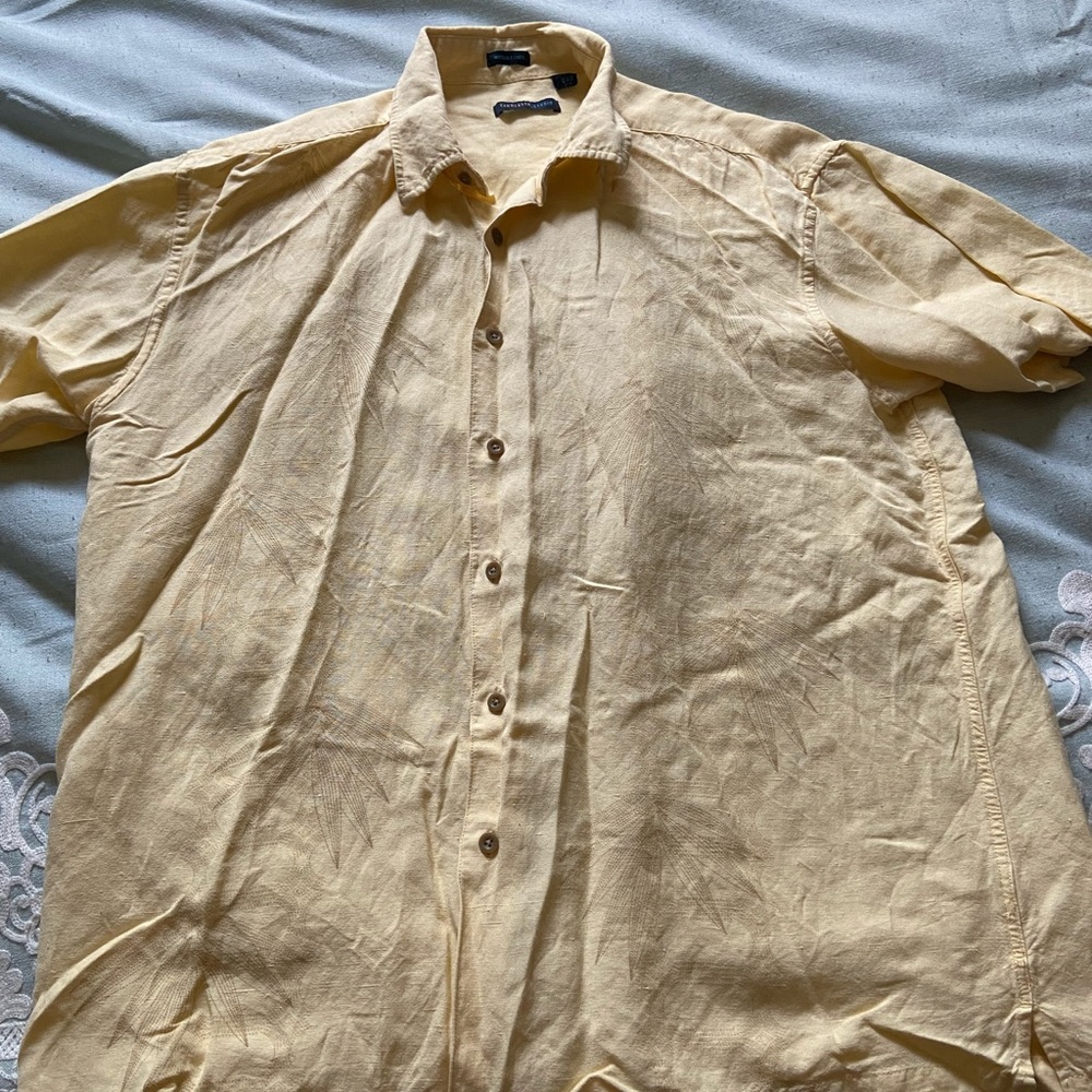 Men’s Van Heusen Yellow Button Down Shirt (L)